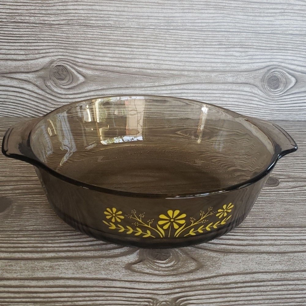 Vintage ambar glassbake yellow daisys print casserole